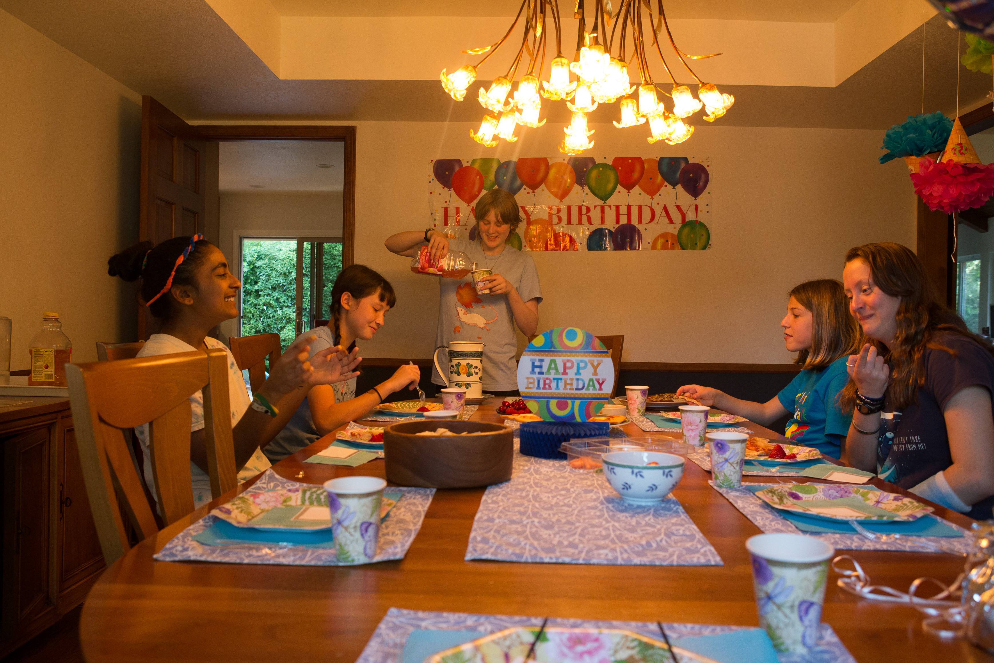 Canon Canon EOS-1D X EF24-70mm f/2.8L USM 28 mm 1/100 sec at f / 5.0 ISO 3200