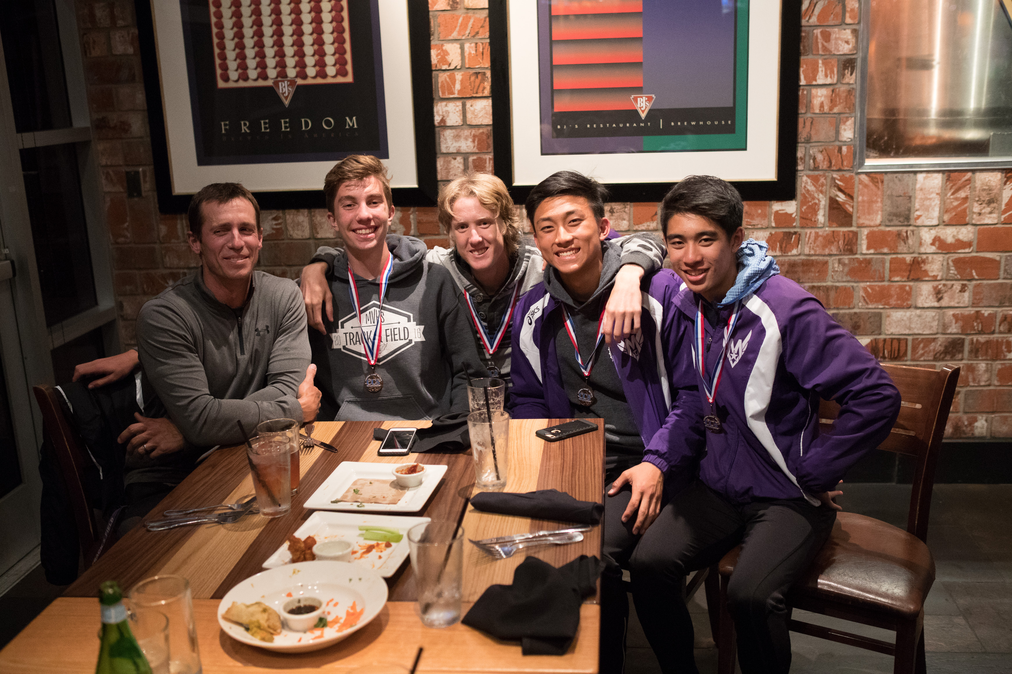 Canon Canon EOS-1D X Mark II EF24-70mm f/2.8L USM 35 mm 1/125 sec at f / 2.8 ISO 6400