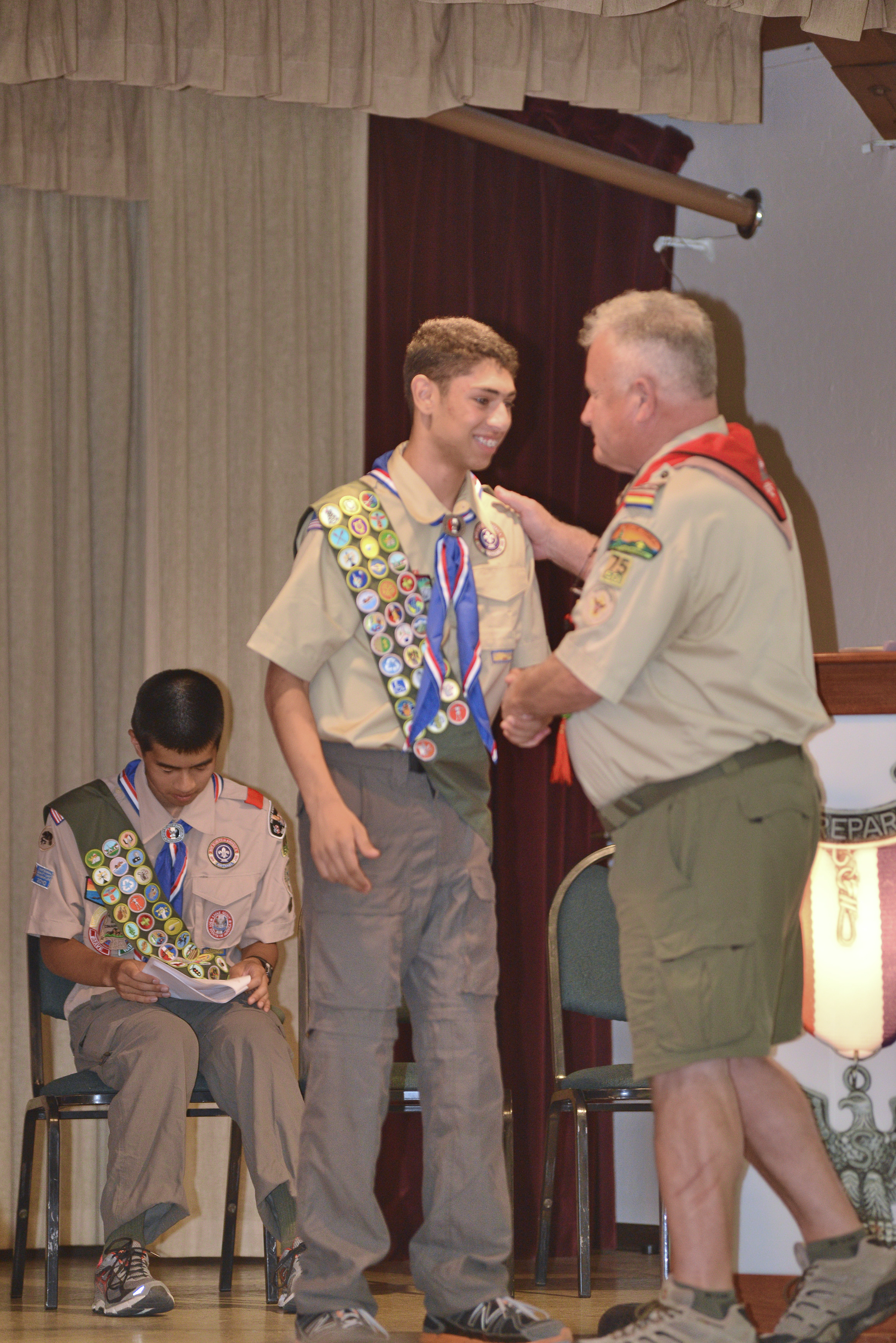 NIKON CORPORATION NIKON D600 70.0-200.0 mm f/2.8 200 mm 1/160 sec at f / 3.2 ISO 1600