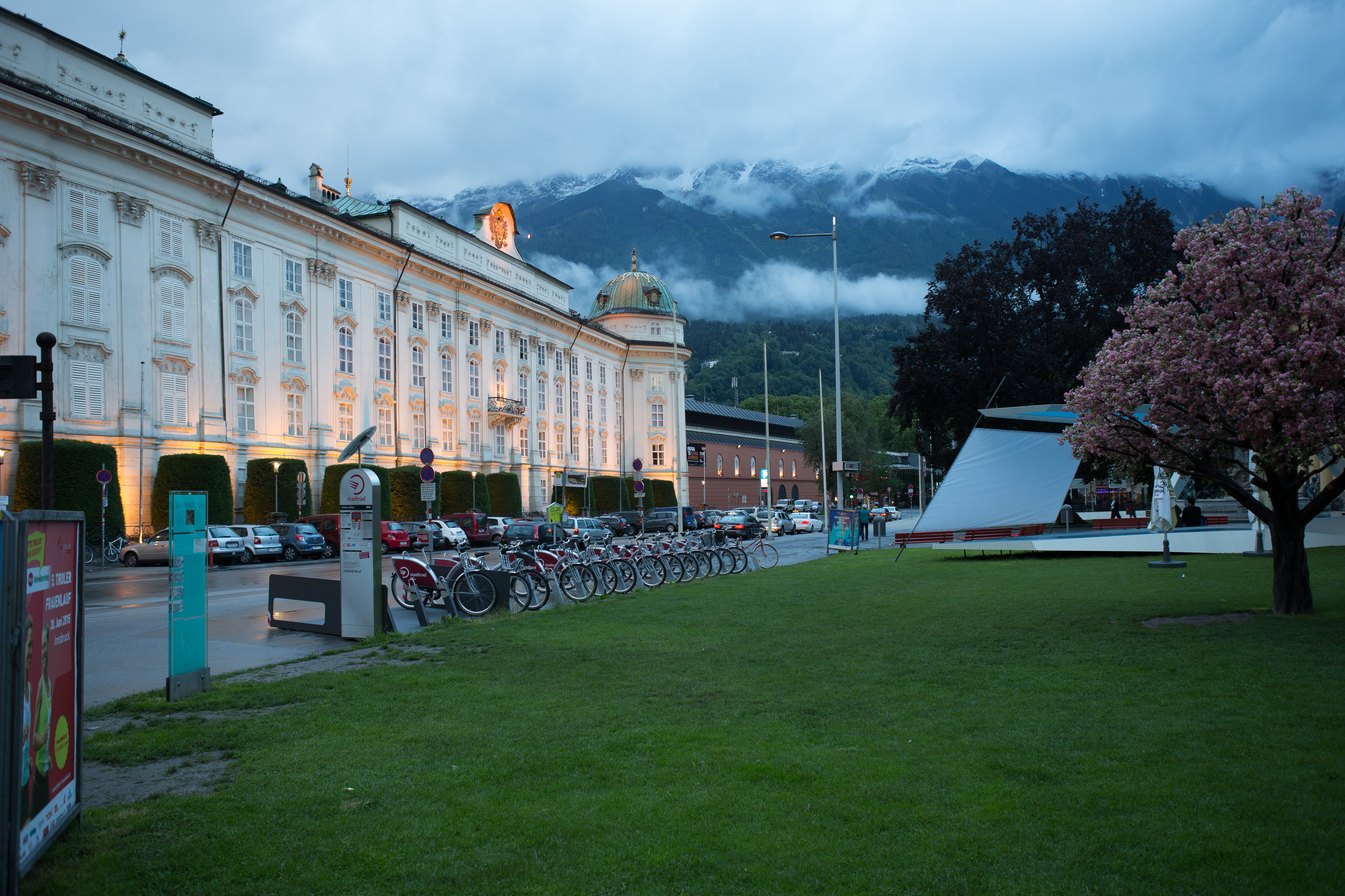 Canon Canon EOS-1D X EF24-70mm f/2.8L USM 28 mm 1/50 sec at f / 3.5 ISO 400