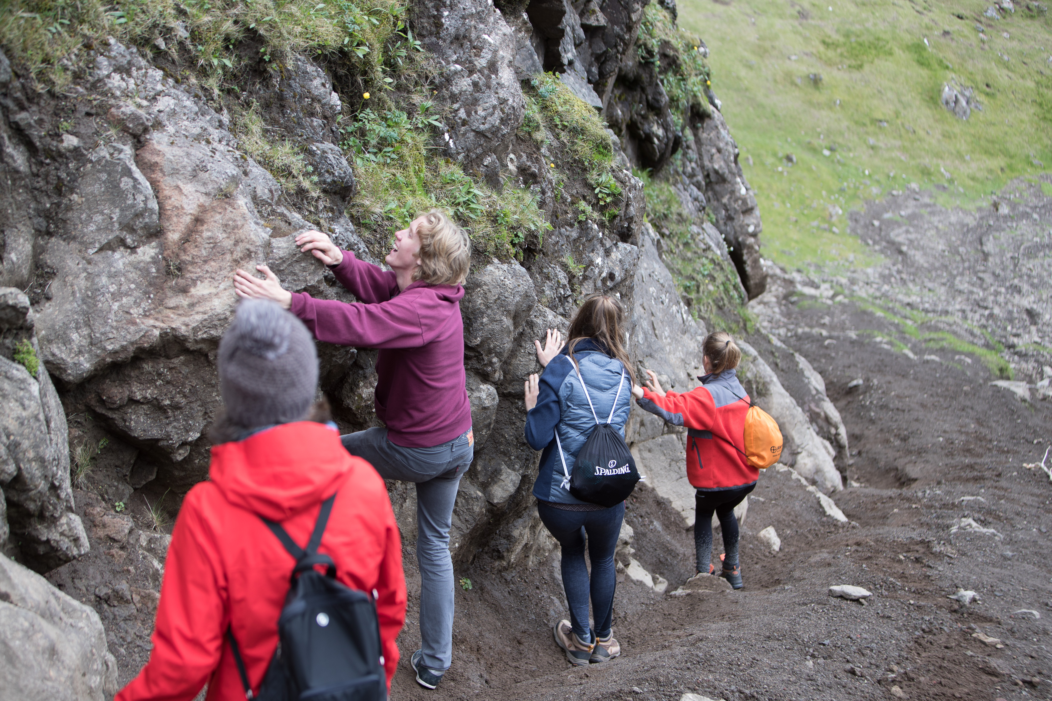 Canon Canon EOS-1D X Mark II EF70-200mm f/2.8L IS USM 70 mm 1/100 sec at f / 3.5 ISO 100