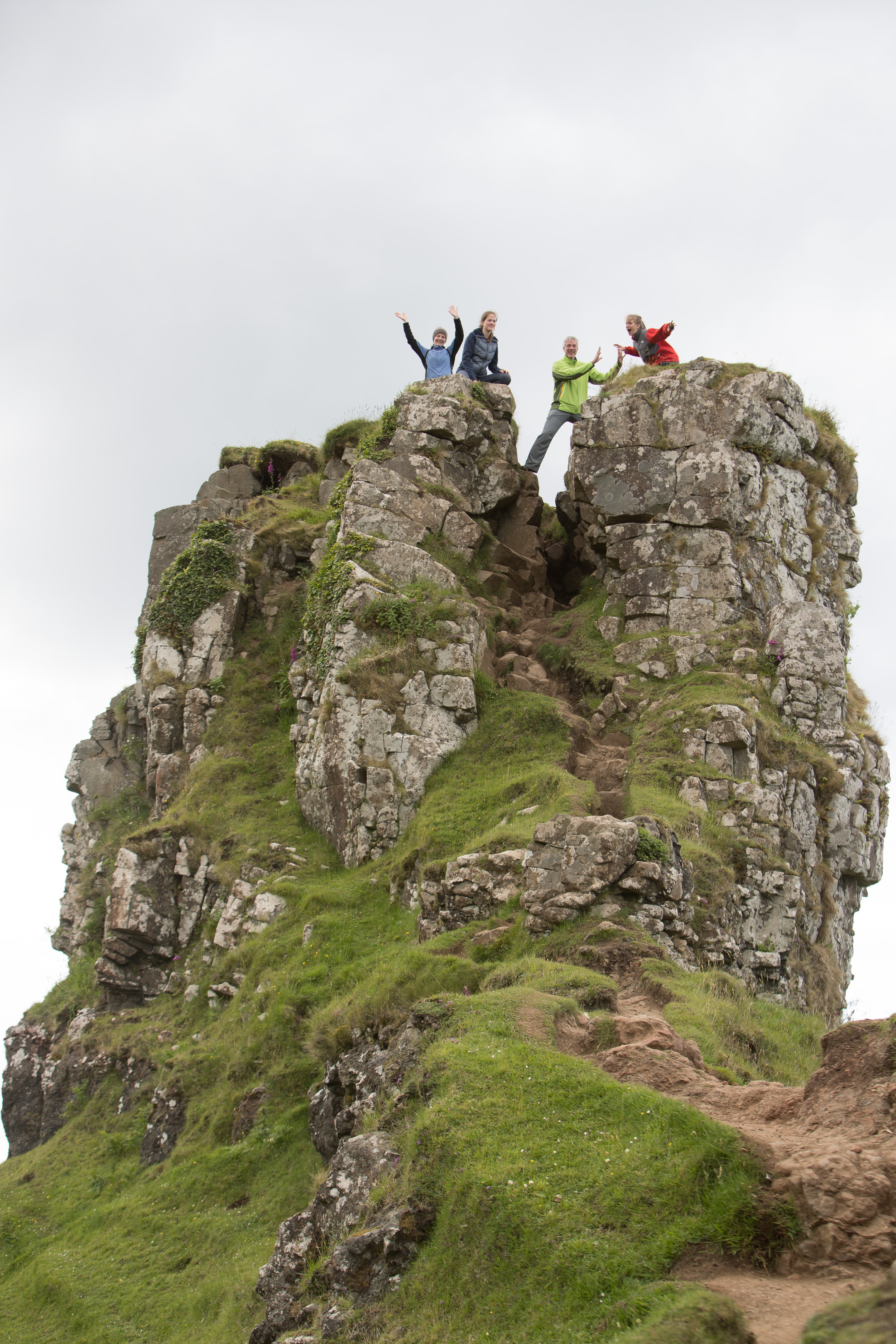 Canon Canon EOS-1D X Mark II EF70-200mm f/2.8L IS USM 70 mm 1/200 sec at f / 5.0 ISO 100