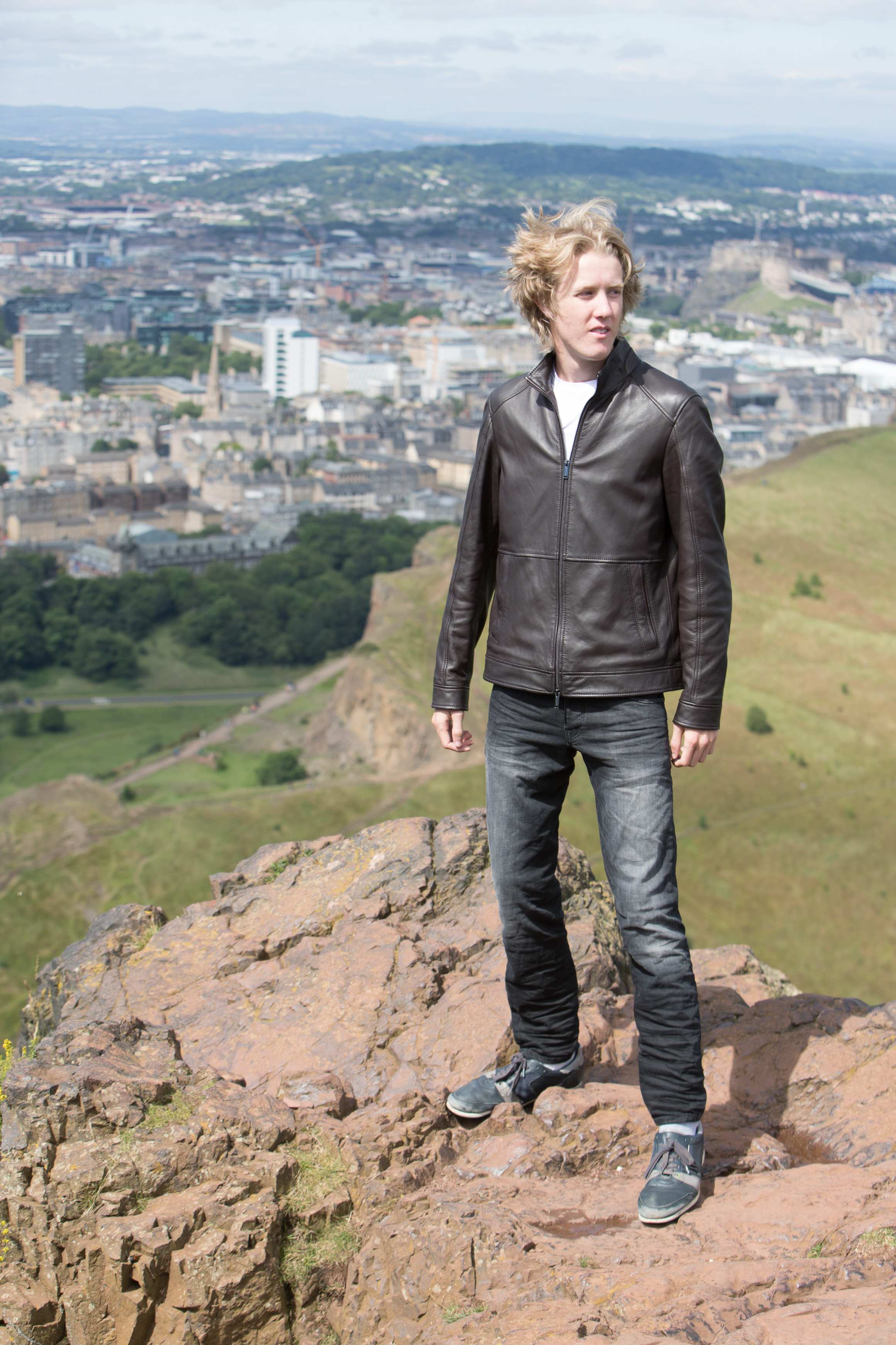 Canon Canon EOS-1D X Mark II EF70-200mm f/2.8L IS USM 70 mm 1/320 sec at f / 5.6 ISO 100