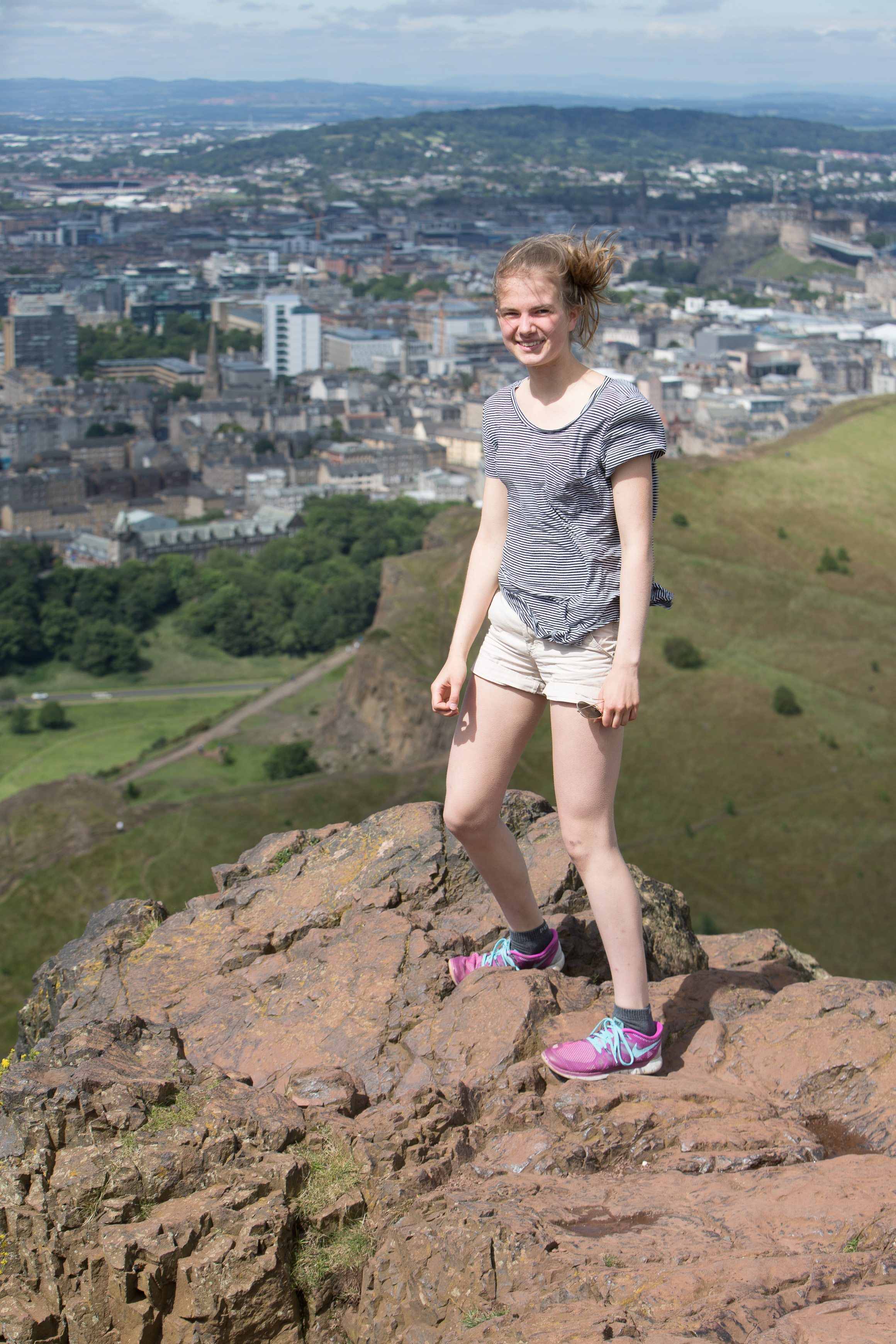 Canon Canon EOS-1D X Mark II EF70-200mm f/2.8L IS USM 73 mm 1/400 sec at f / 7.1 ISO 100