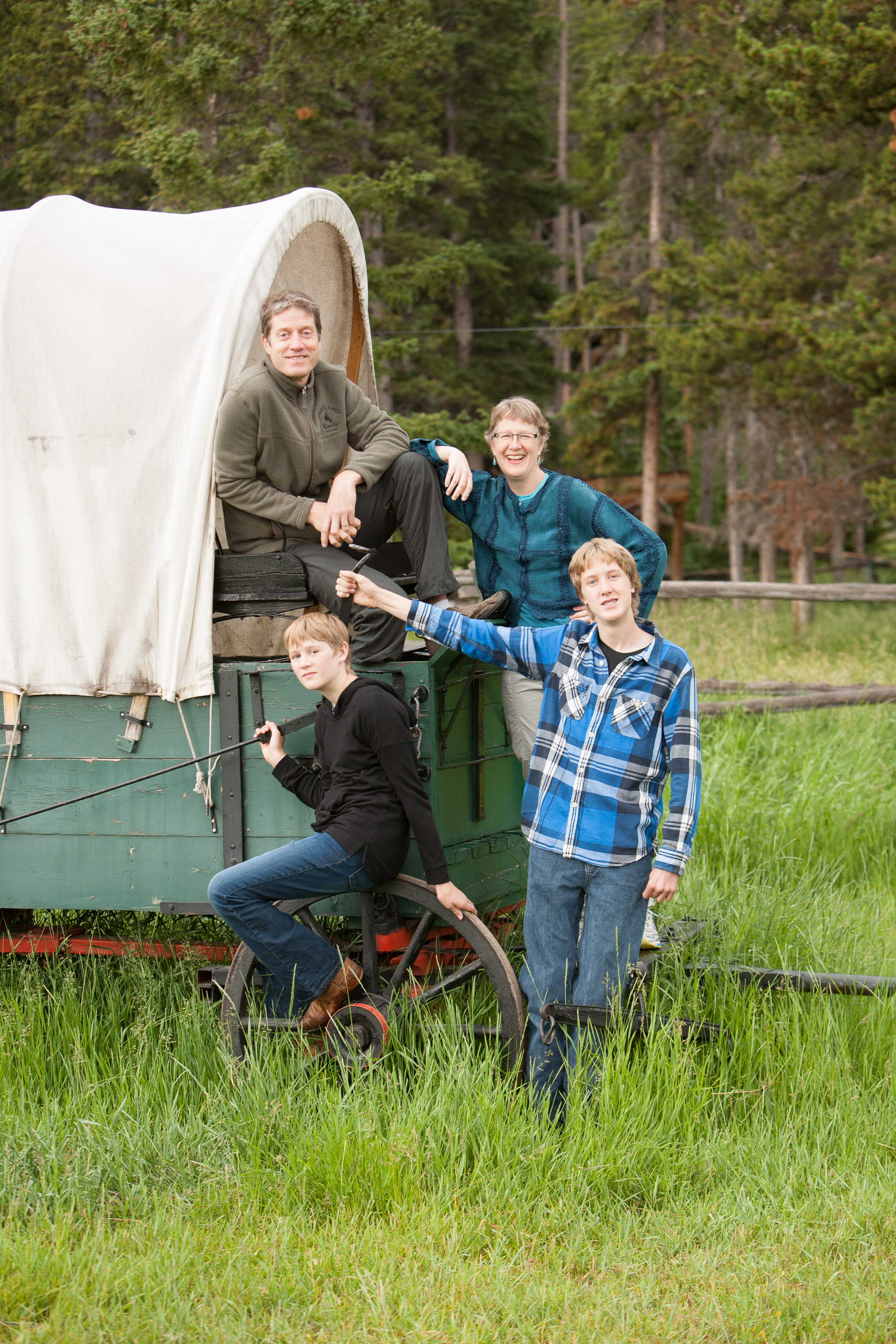 Canon Canon EOS 5D EF70-200mm f/2.8L IS USM 80 mm 1/125 sec at f / 4.0 ISO 400