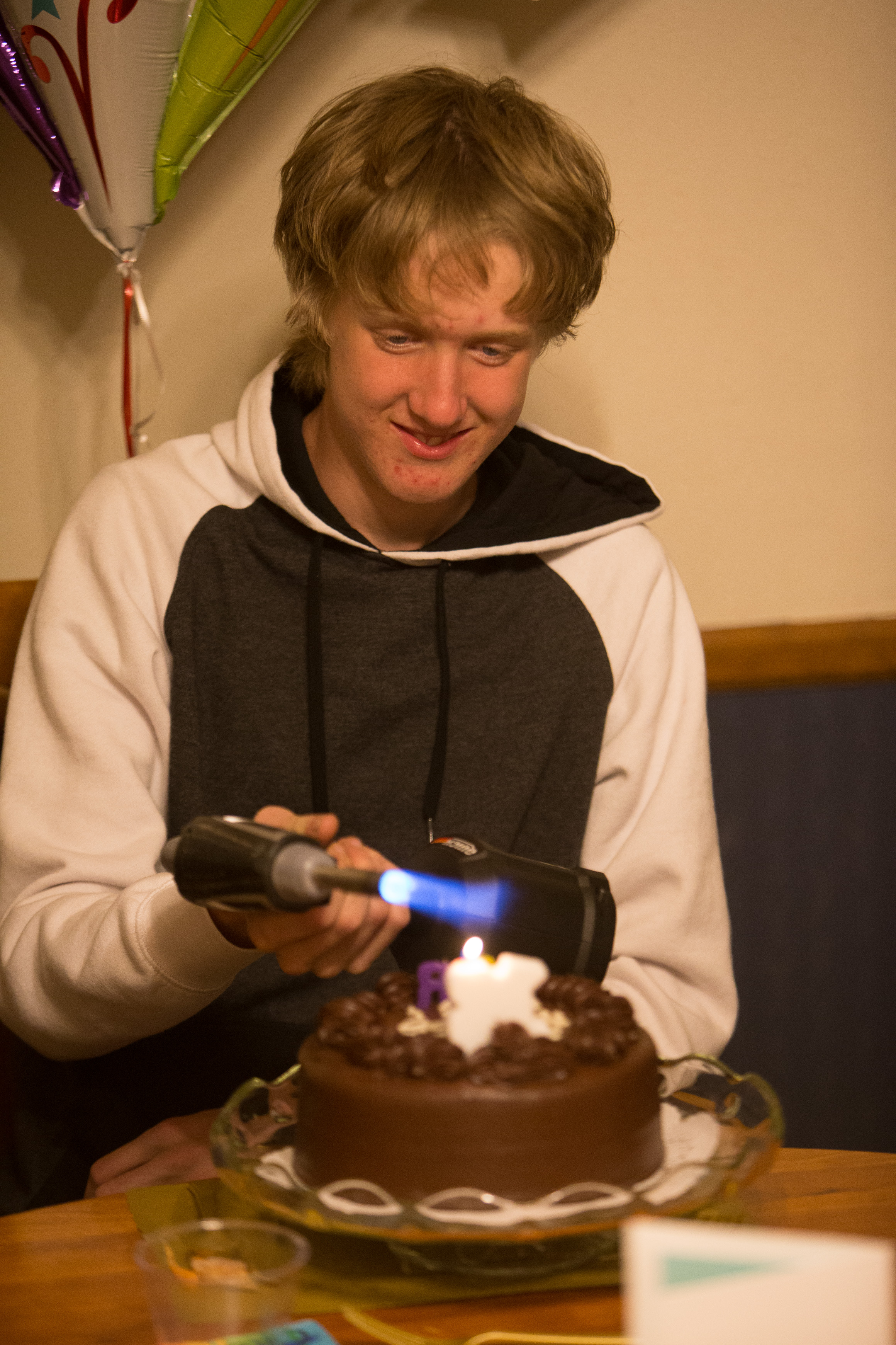 Canon Canon EOS-1D X EF70-200mm f/2.8L IS USM 135 mm 1/160 sec at f / 2.8 ISO 4000